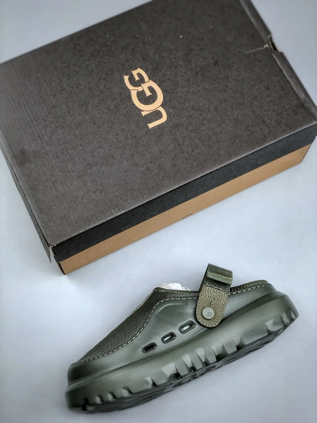 💰440 support store L/UGG summer new snow answer SKTA classic simple, comfortable and versatile, fashionable and casual, thick sole, comfortable, lightweight and breathable clog shoes, silent, wear-resistant and anti-wear. It is a vitality bomb in summer, full of youthful vitality, mesh material is breathable and light, super cool to wear in summer. Adjustable buckle design, convenient and considerate. The thick sole is non-slip and makes walking stable. Whether you are playing on the beach or strolling in the city streets, it can make you full of energy and become the center of attention ~ Size: 38-44